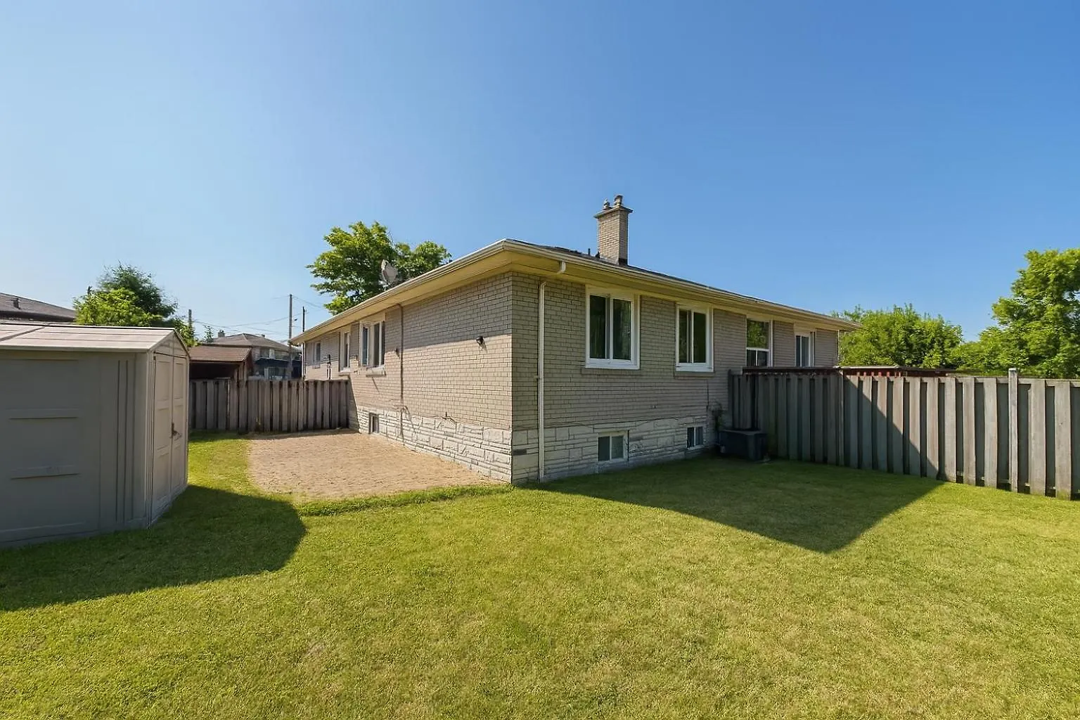 Newly Renovated Modern 3Br North York Bungalow Close To Rogers Stadium, Ttc Subway Access, Plus Wifi, Free Parking, Full Kitchen, Perfect For Family Travel, Group Trips Or Work Stays! Kanada