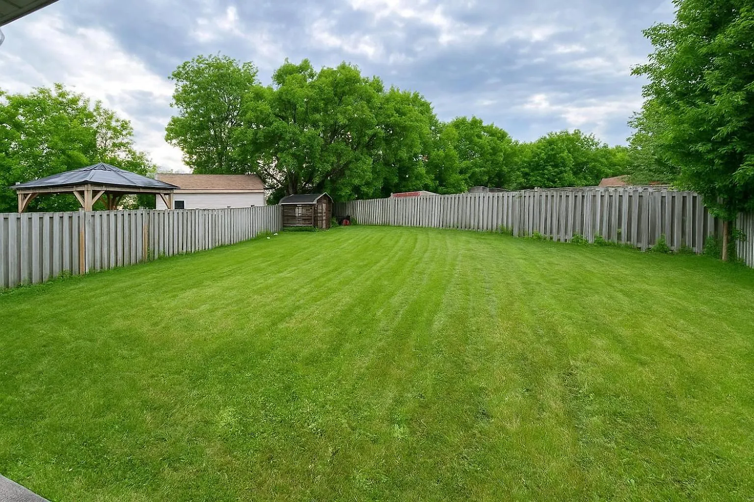 Newly Renovated Modern 3Br North York Bungalow Close To Rogers Stadium, Ttc Subway Access, Plus Wifi, Free Parking, Full Kitchen, Perfect For Family Travel, Group Trips Or Work Stays! Nyaraló Toronto