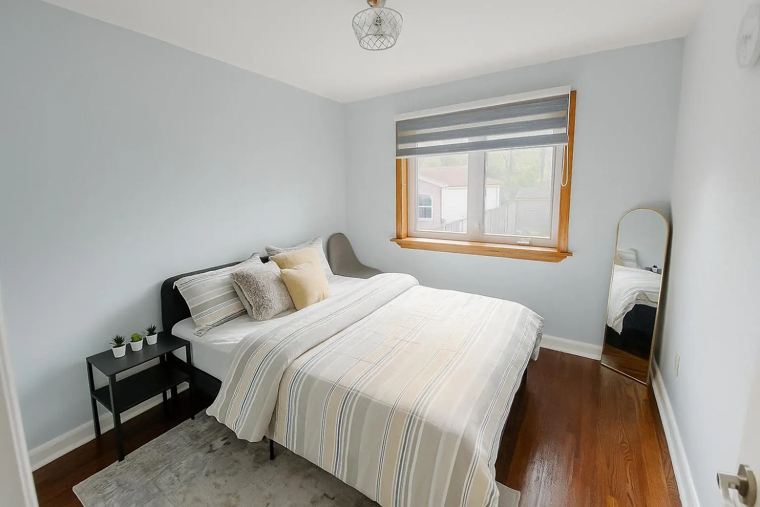 Newly Renovated Modern 3Br North York Bungalow Close To Rogers Stadium, Ttc Subway Access, Plus Wifi, Free Parking, Full Kitchen, Perfect For Family Travel, Group Trips Or Work Stays! 0*, Toronto